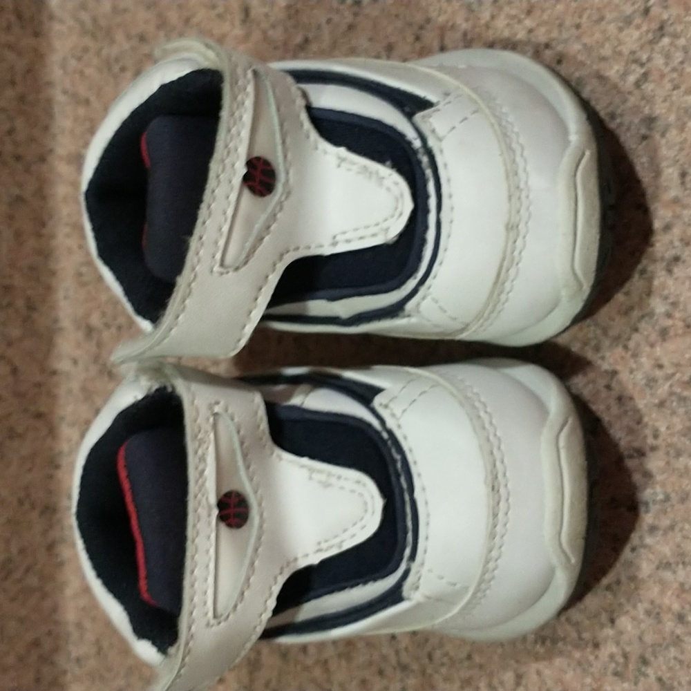 Kid Connection toddler size 2 action flex sneakers